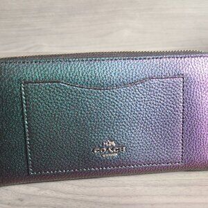 Rare Coach Hologram  Slick oil Accordion  Zip wallet New without tags
